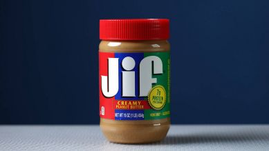 Zahlreiche Produkte der Erdnussbuttermarke "Jif" wurden aufgrund von Salmonellen zurückgerufen (Quelle: IMAGO / ZUMA Wire)