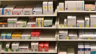 Viele Medikamente in einer Apotheke. Quelle: dpa-Zentralbild/ Bernd Wüstneck