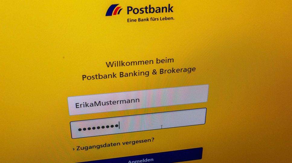 Postbank-Kunden und Kundinnen kämpfen weiter mit Aufällen (Quelle: IMAGO / Rüdiger Wölk)