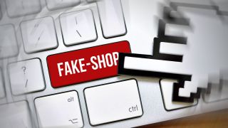 Fotomontage, Computertastaturtaste mit der Aufschrift Fake-Shop (Quelle: IMAGO / Christian Ohde)