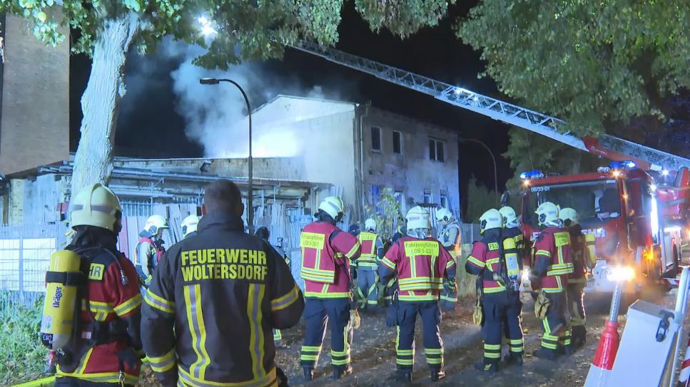 Feuerwehreinsatz bei Brand in Woltersdorf (Quelle: rbb)