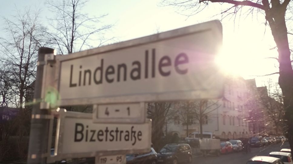 Schilder mit Straßennamen: Lindenalle Ecke Bizestraße Quelle: rbb