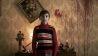 Hajo Holzkamp (Timo Hack) als kleiner Junge vor blutbespritzter Tapete; Quelle: rbb/Marcus Glahn ;