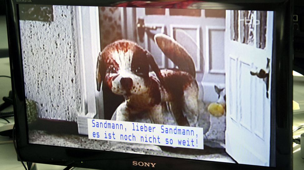TV-Gerät mit Untertiteln zum "Sandmännchen" (Quelle: rbb)