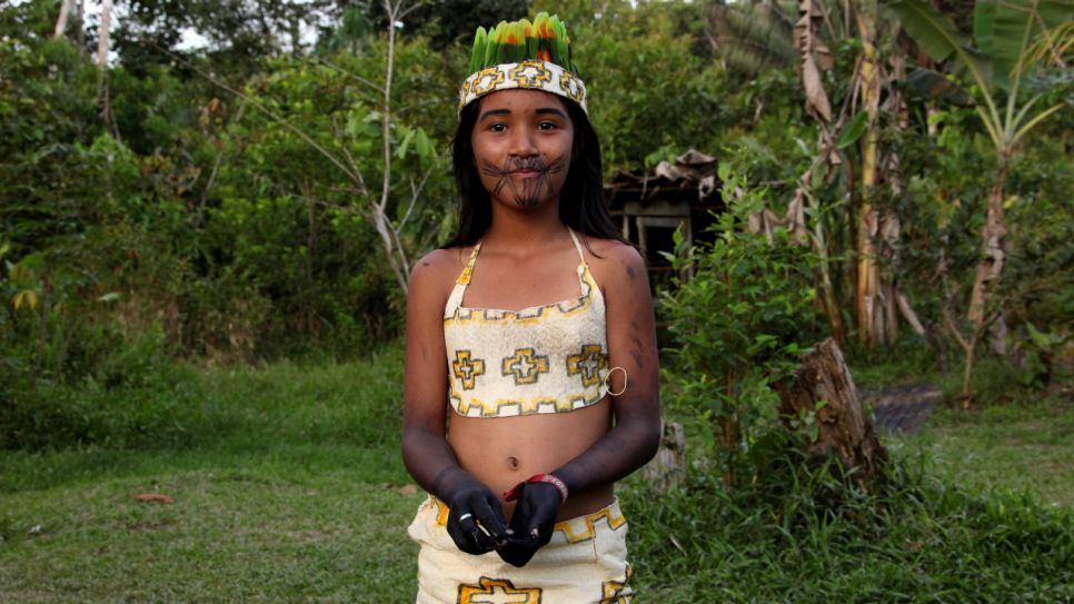 Jessica in indigener Kleidung (Quelle: rbb/Alexander Preuss)
