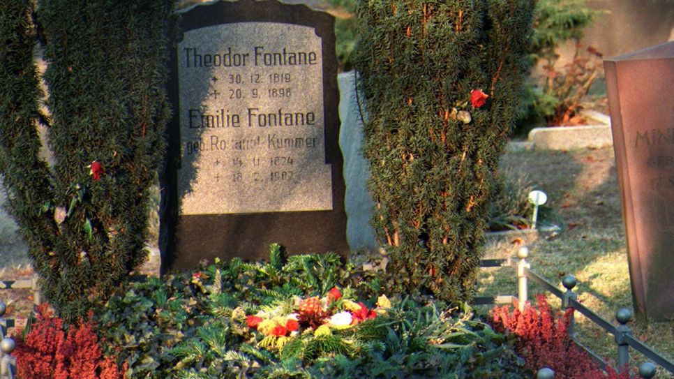 Fontane-Grabstein auf dem Friedhof an der Liesenstraße