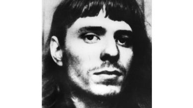 Archivbild: Fahndungsfoto des mutmaßlichen Terrorosten Norbert Kröcher, aufgenommen im Dezmeber 1974. (Quelle: dpa)