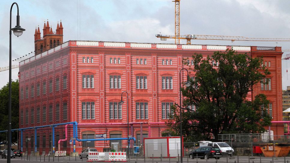 ARCHIVBILD: Die Schaufassade der Bauakademie auf dem Schinkelplatz in Berlin-Mitte (Quelle: imago)