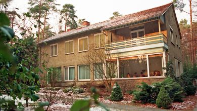 In diesem Haus in der Waldsiedlung Wandlitz war einst Erich Honecker zu Hause (Quelle: dpa/ Klaus Franke)