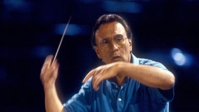 Claudio Abbado, Künstlerischer Leiter der Berliner Philharmoniker, im Jahr 1991 (Quelle: dpa/Marcello Mencarini/Leemage)