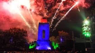 Feuerwerk am Bismarckdenkmal bei Burg während der Spreewälder Sagennacht, Archivbild (Quelle: DPA/Michael Helbig)