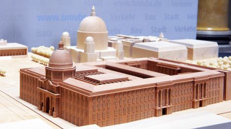 Das Modell des geplanten Humboldtforums des italienischen Architekten Franco Stella, aufgenommen am Donnerstag (18.06.2009) in Berlin (Quelle: dpa/Stache)