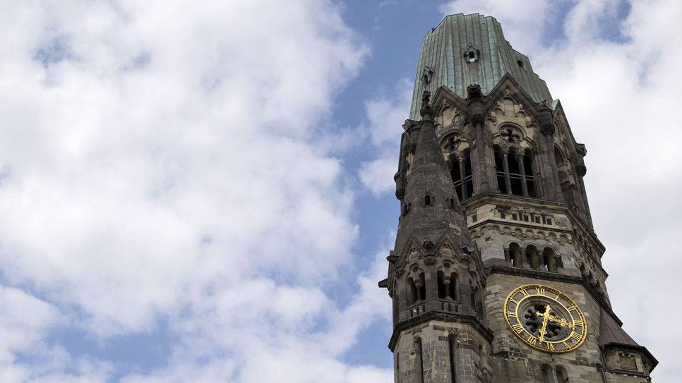 Der Turm der Kaiser-Wilhelm-Gedächtniskirche in Berlin-Charlottenburg (Quelle: dpa/Ducret)