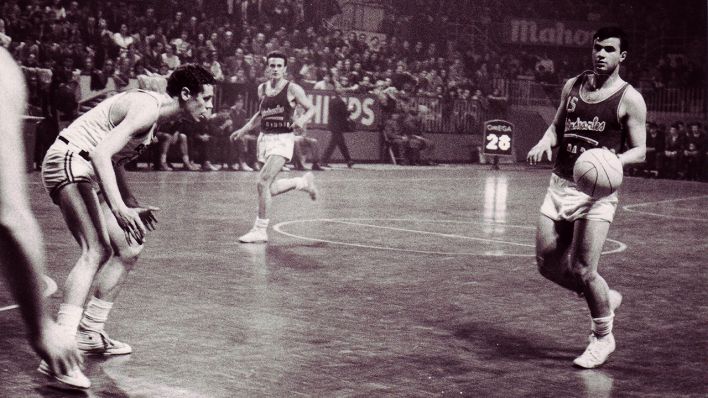 Aito Garcia Reneses (Mitte,aufgehellt), heutiger Cheftrainer von Alba Berlin, Mitte der 60er Jahre als Spieler von Club Baloncesto Estudiantes Madrid (1963-1968) (Quelle: Club Baloncesto Estudiantes)
