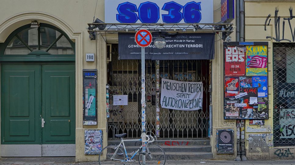 Archivbild: Das SO36 in Berlin Kreuzberg ist auf Grund von Corona-Maßnahmen geschlossen. (Quelle: dpa/C. Behring)