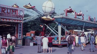 Reges Treiben im Kulturpark der DDR am 01.06.1970 im Berliner Plänterwald. (Quelle: imago images/Gerhard Leber)