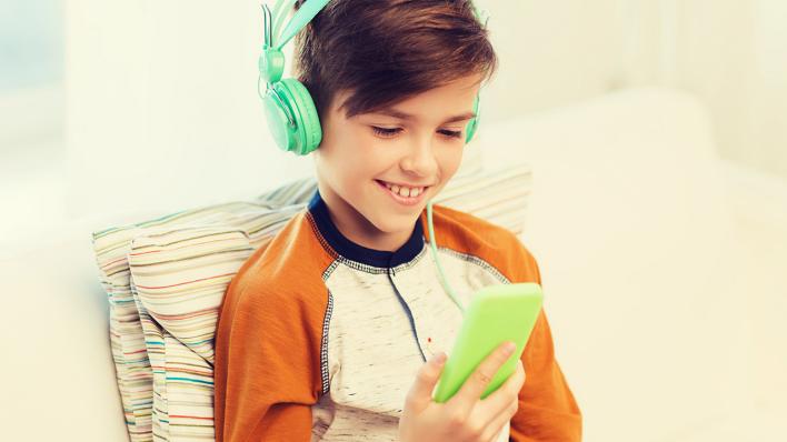 Für Kinder und Teenager: Diese Podcasts machen Spaß - und schlau