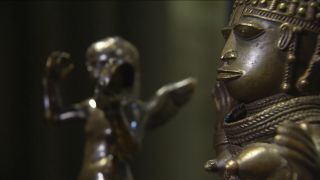 Sie gelten als Raubgut aus dem heutigen Nigeria: Benin-Bronzen im Berliner Humboldt Forum. (Reporterbild: rbb)