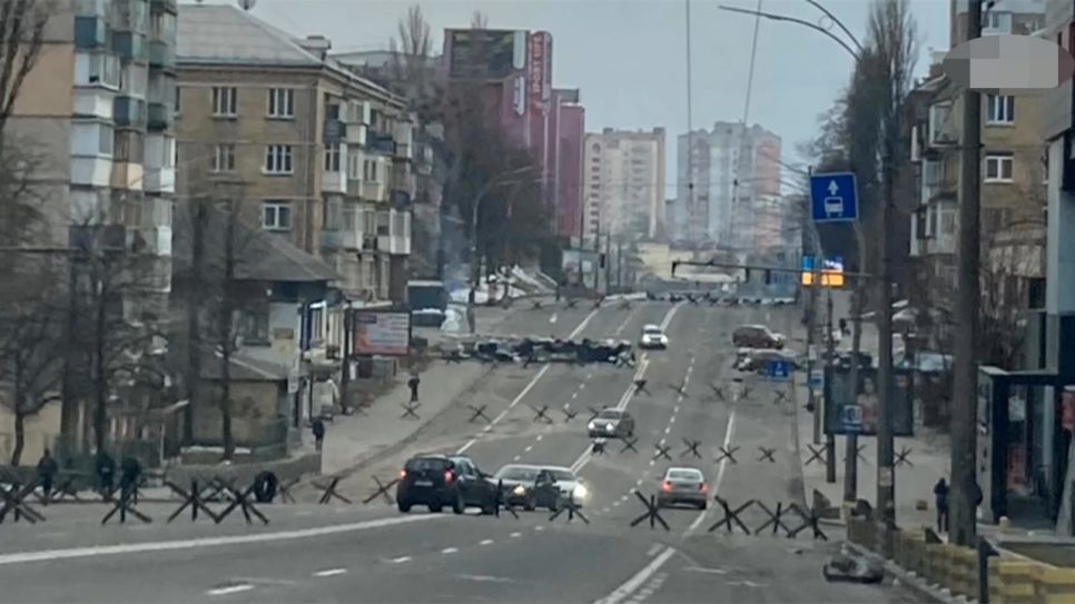 Gesperrte Straße in Kiev. (Quelle: RBB Kultur - Das Magazin)
