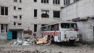 Zerstörung in Charkiw (Bild: imago images/Vyacheslav Madiyevskyy)