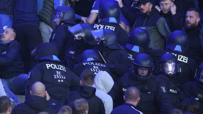 Berliner Olympiastadion: Polizist bei Ausschreitungen nach Hertha