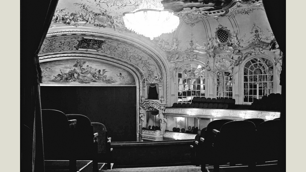 Blick vom 3. Rang in den Zuschauerraum der Komischen Oper. Foto, um 1938/39. (Quelle: dpa/Julius Wilcke)