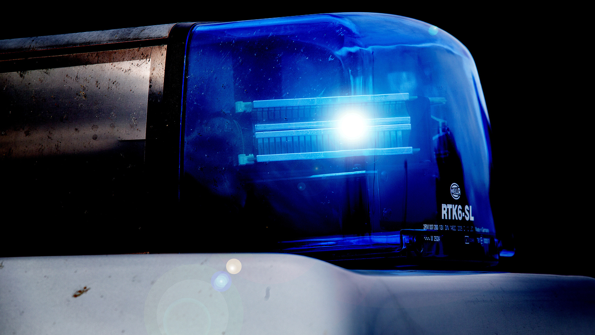 Ein Blaulicht auf einem Feuerwehr-Auto. Quelle: dpa/Fotostand/K. Schmitt