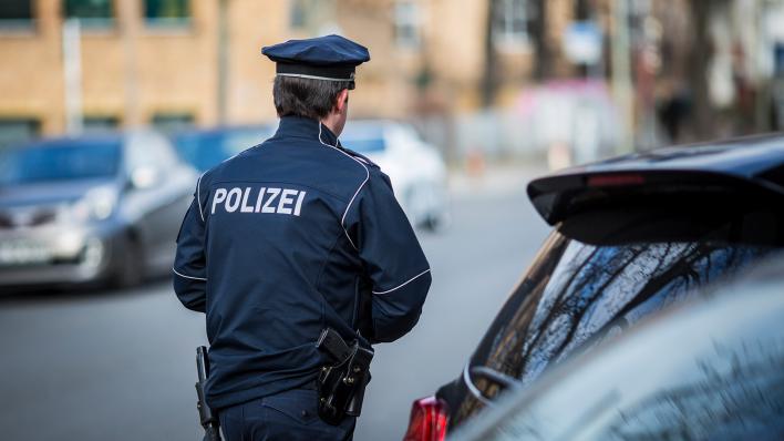 Warum Polizisten in Niedersachsen sich mit einem grünen Lappen