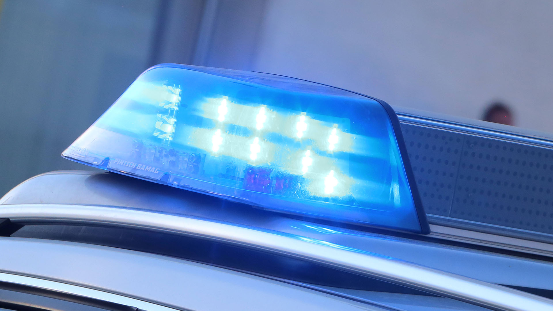 Blaulicht eines Polizeiwagens (Symbolbild, Quelle: Imago)