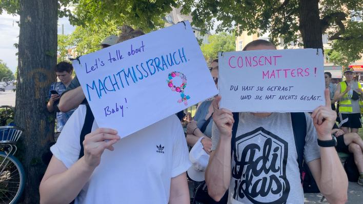Proteste gegen Rammstein-Konzerte in Berlin - COSMO - Podcasts und Audios -  Mediathek - WDR