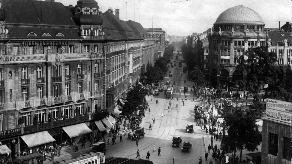 Archivbild: Potsdamerplatz mit Blick in die Königgrätzer Straße, (heute Stresemann-Straße), Ende der 20er Jahre. (Quelle: dpa/akg)