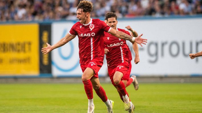 Energies Tim Heike bejubelt seinen Siegtreffer im Spiel gegen Hansa Rostock II (imago images/Ostseephoto)