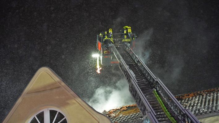 Teltow-Fläming: Zwölf Menschen bei Hausbrand in Luckenwalde evakuiert