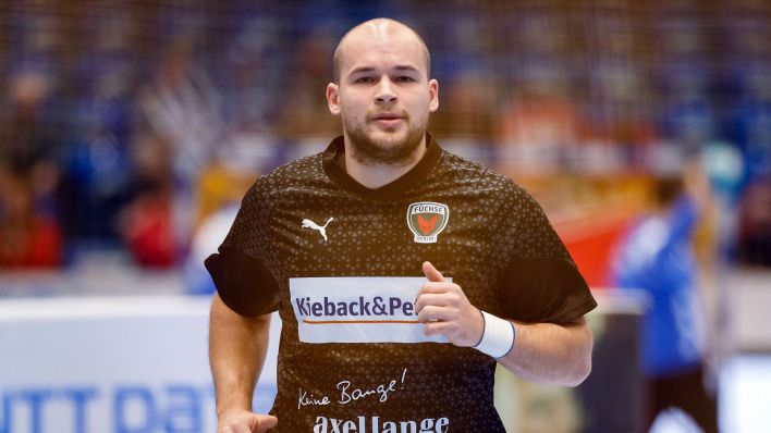 Handballer Paul Drux wärmt sich auf (Bild: Imago/Eibner)