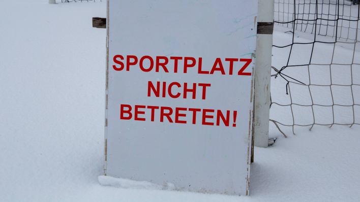 Viele Sportplätze sind derzeit nicht bespielbar (Imago / Herrmann Agenturfotografie)