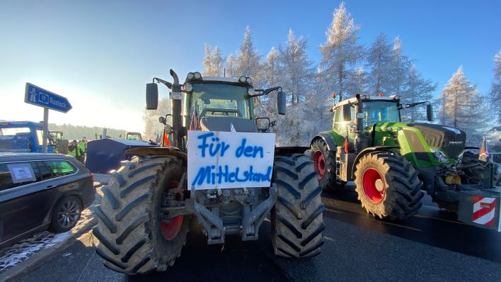 GDL-Streik und Bauernproteste - Bahnen stehen still, Traktoren geben Weg  wieder frei