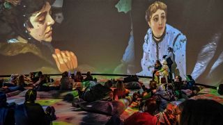 Archivbild:Besucher:innen in eine immersives Ausstellungserlebnis von Monets Garten in der ALten Münze am 23.01.2022.(Quelle:imago images/J.Ritter)