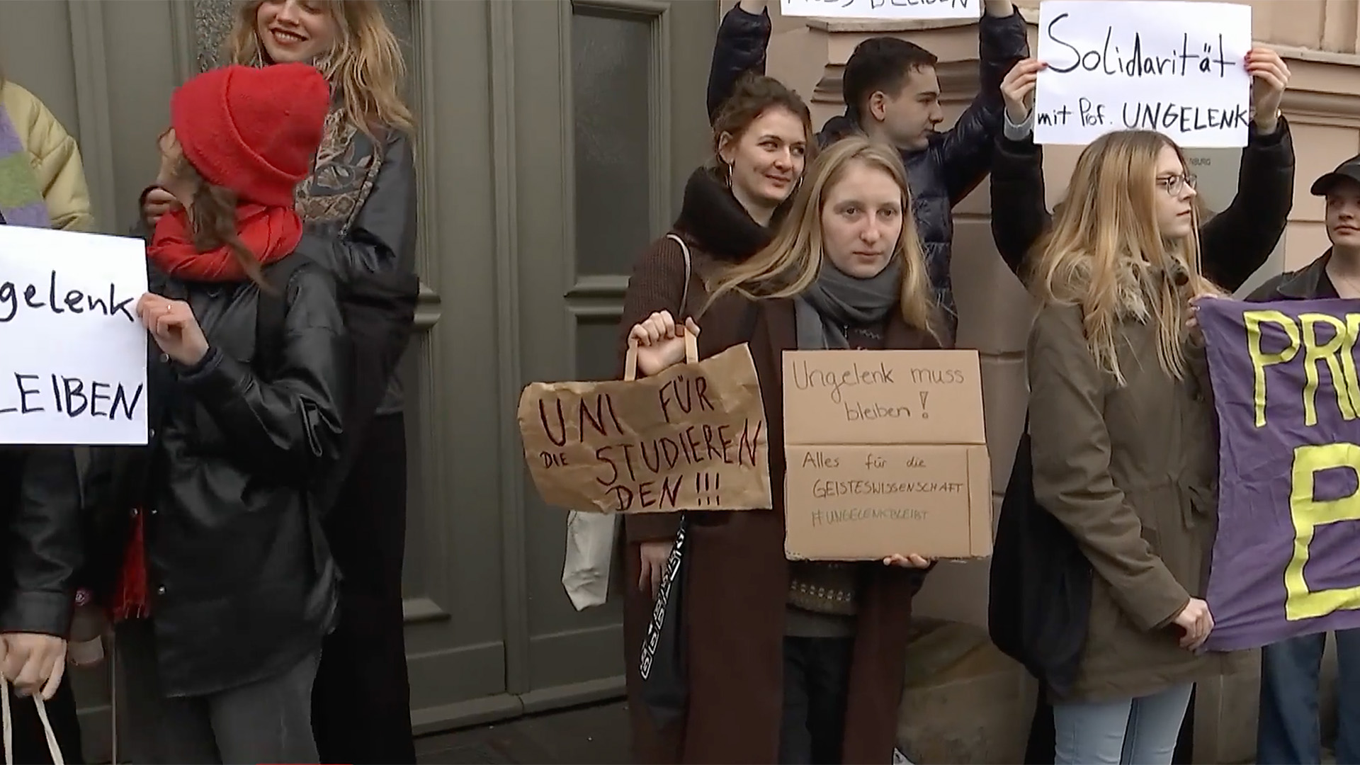 Protest für Junior Professor Ungelenk im Februar 2024 in Potsdam. (Quelle: rbb)