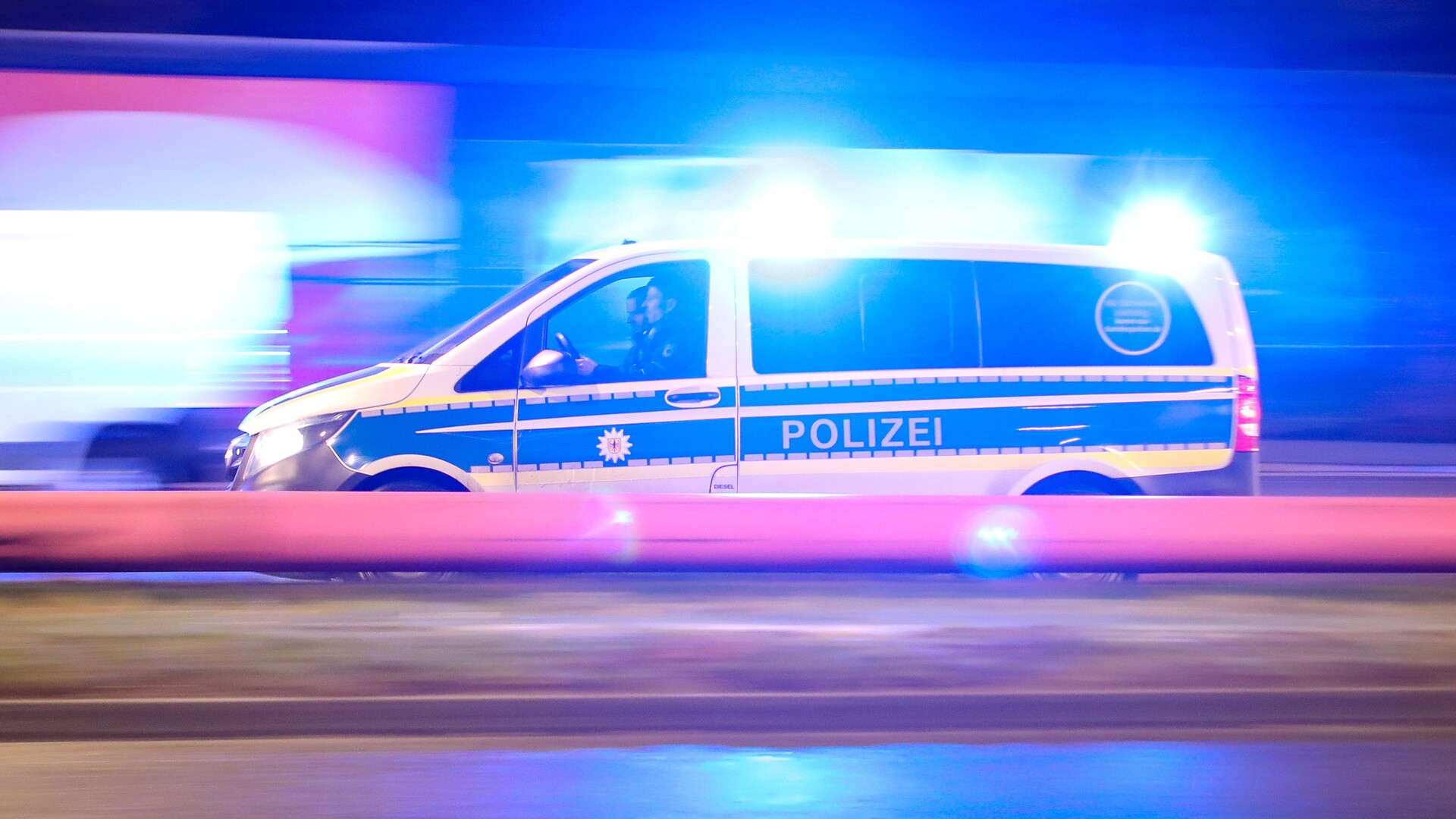 Polizeiauto in Berlin (Quelle:dpa)