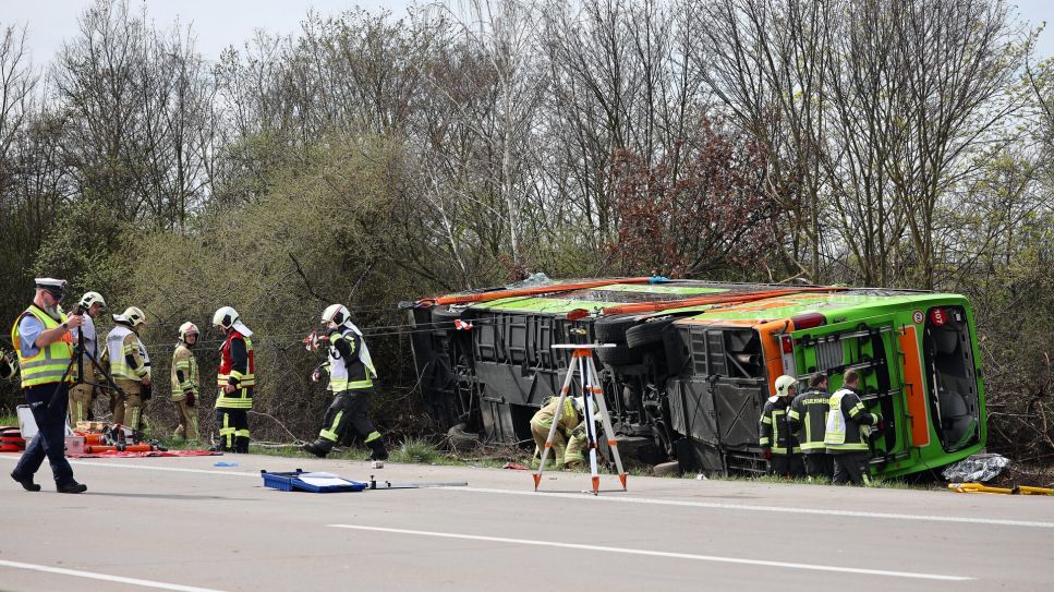Flixbus aus Berlin verunglückt – mehrere Menschen gestorben