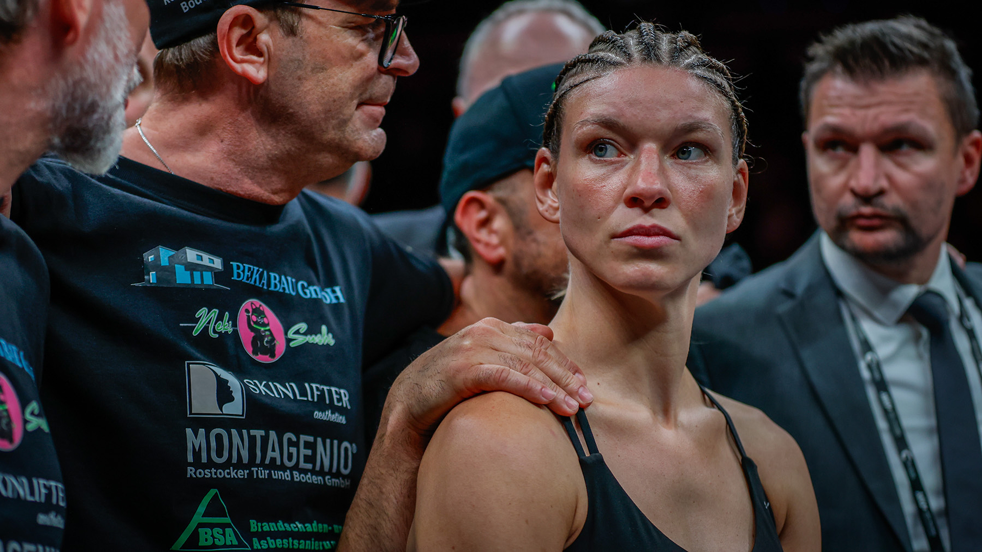 Boxerin Nina Meinke schaut enttäuscht (Quelle: picture alliance/dpa | Kendall Torres)