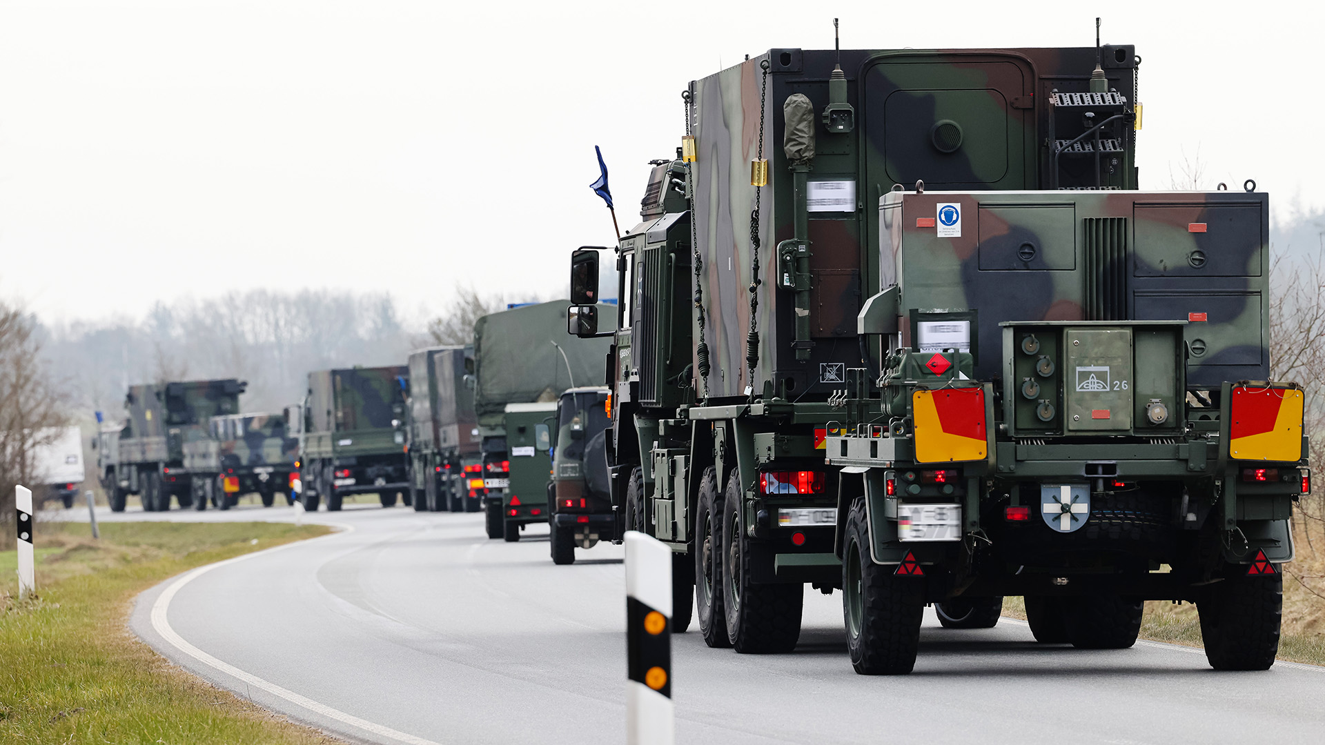 Symbolbild:Ein Konvoi verlässt das Bundeswehr-Gelände.(Quelle:picture alliance/dpa/F.Molter)