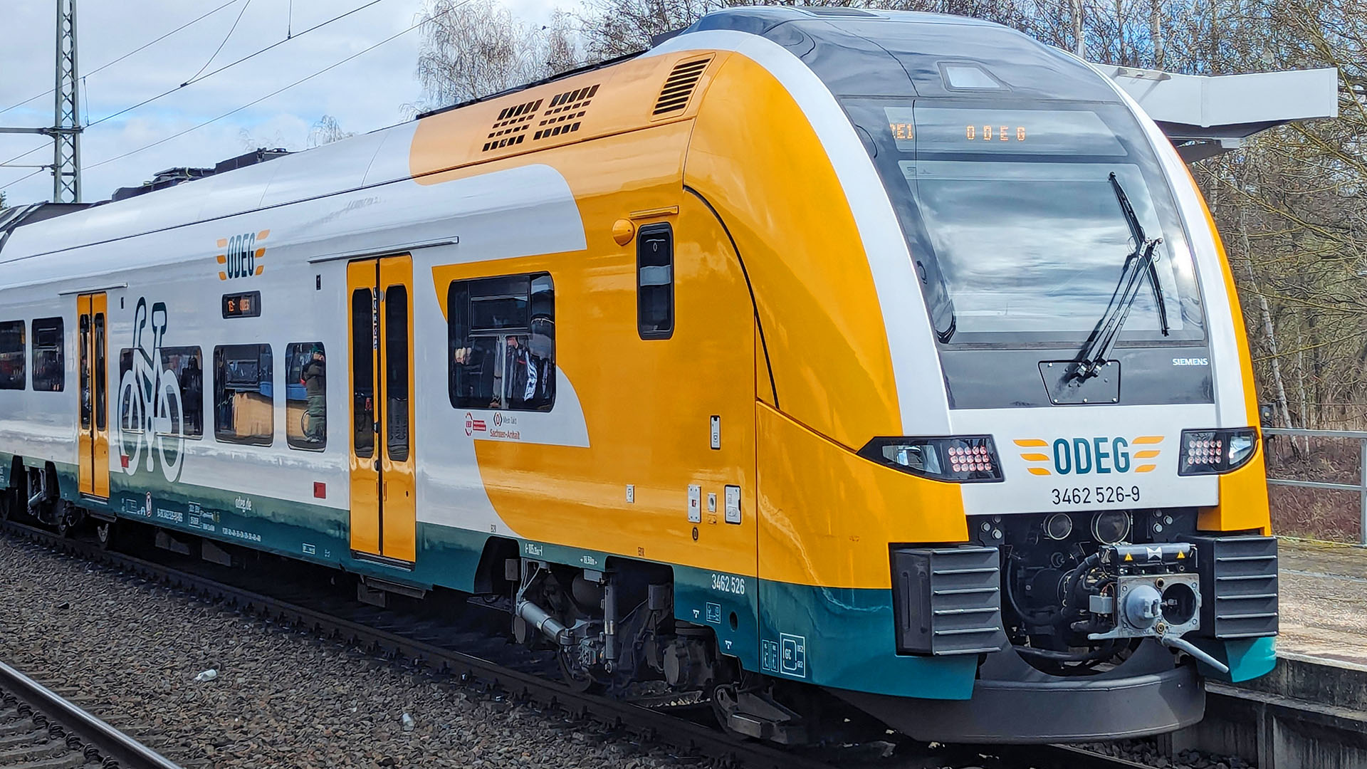Symbolbild:Ein Regionalexpress der ODEG (Ostdeutsche Eisenbahn GmbH).(Quelle:picture alliance/CHROMORANGE/M.Ibold)
