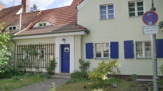 Eines der Häuser der Siedlung "Am Steinberg" in Berlin-Reinickendorf am 26.04.2024 (Quelle: rbb).