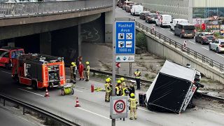 Am 10.04.2014 gibt es auf der Autobahn A100 Richtung Nord einen Unfall in Höhe Anschluss Kurfürstendamm und Sperrung der Richtungsfahrbahn.(Quelle:Krys)