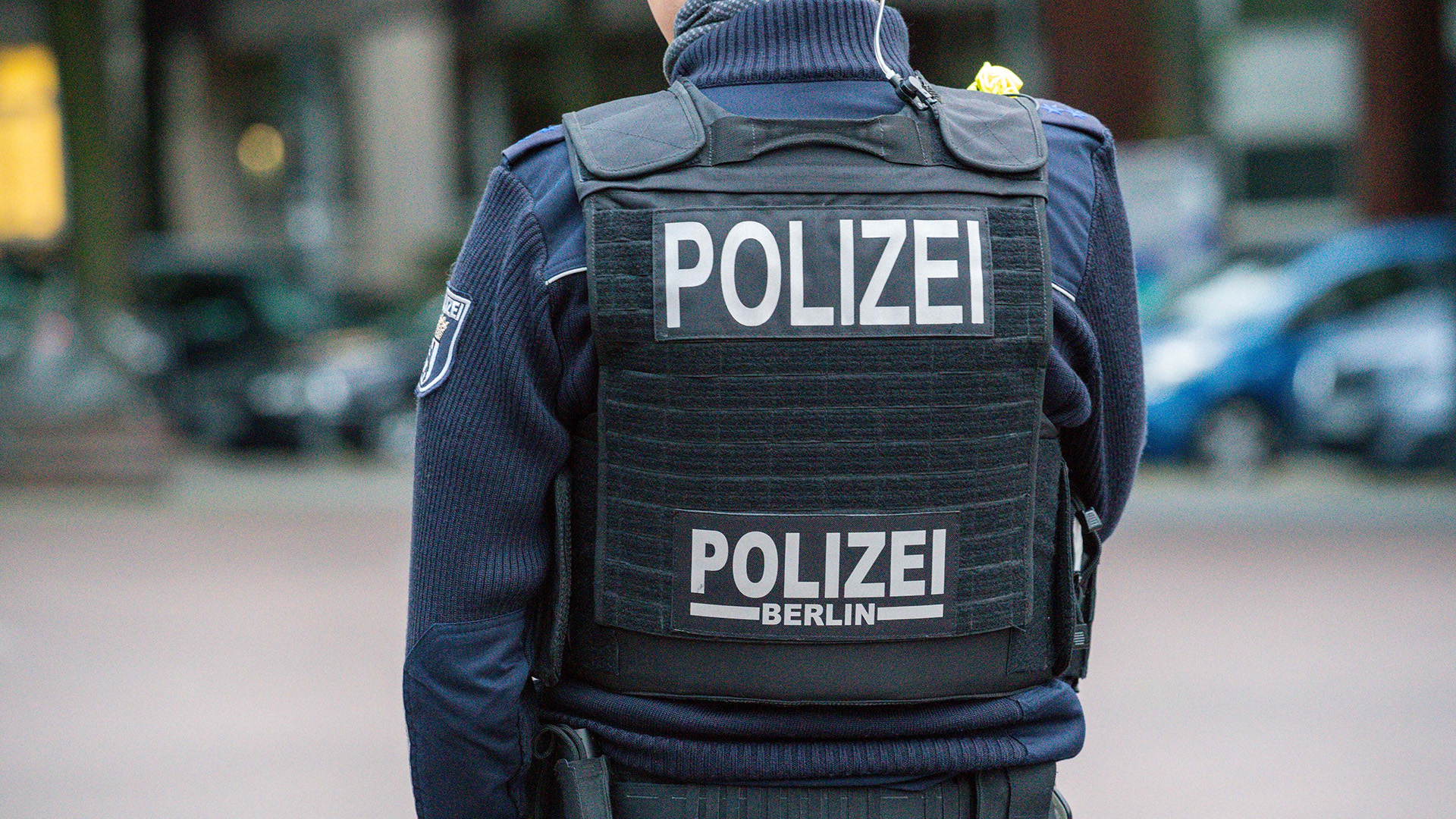 Symbolbild: Ein Berliner Polizeibeamter, aufgenommen am 01.09.2020. (Quelle: Picture Alliance/Fotostand/Reuhl)