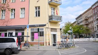 Archivbild: Blick auf die Fassade vom einsturzgefährdeten Wohnhaus in Schöneberg. (Quelle: dpa/Riedl)