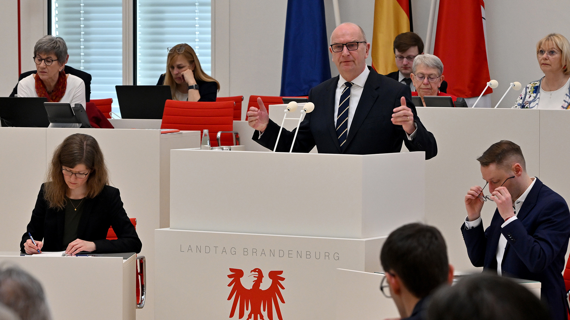 Archivbild: Dietmar Woidke (SPD), Ministerpräsident des Landes Brandenburg, spricht in der Debatte des Landtages. (Quelle: dpa/Settnik)