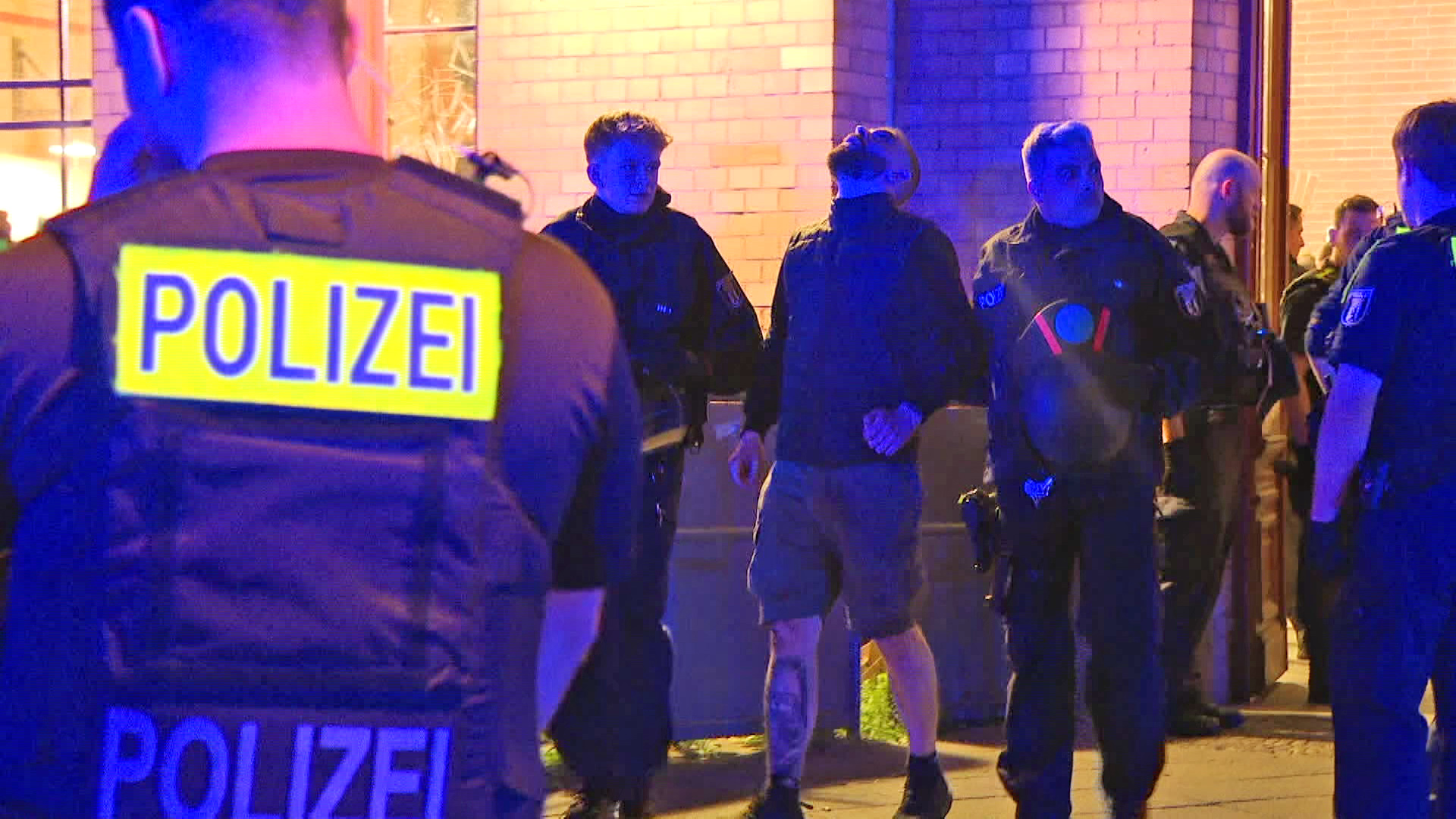 Polizeieinsatz am 26.5.2024 in Prenzlauerberg wegen Gewalt zwischen Hooligans.(Quelle: rbb)