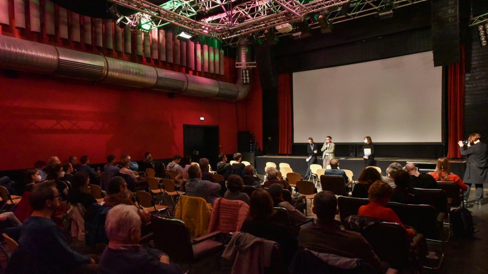 Film Festival Cottbus: Saal im Gladhouse - Podiumsdiskussion